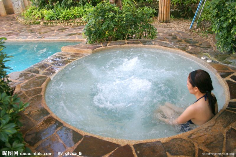 贵州温泉设备:游泳池水处理设备重要性说明